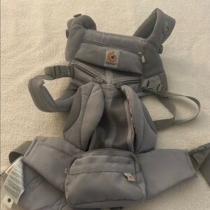 Ergobaby Carrier in Soft Gray